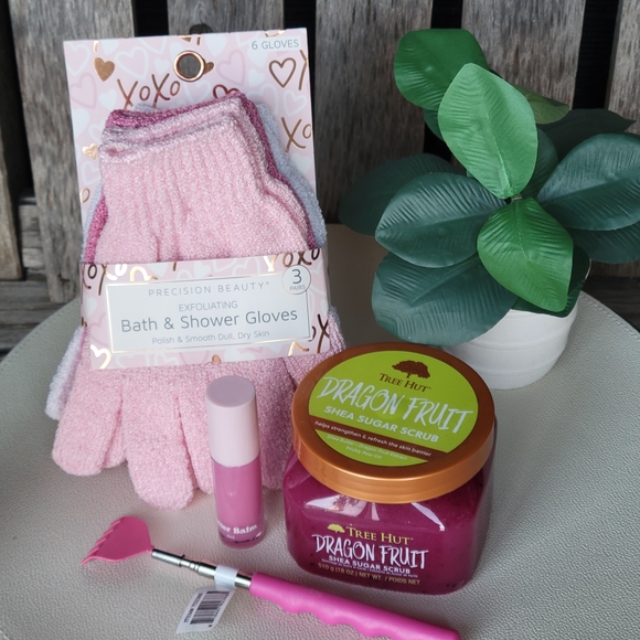 Dragon Fruit Shea Sugar Scrub with Pink Bath Gloves - Picture 4 of 7